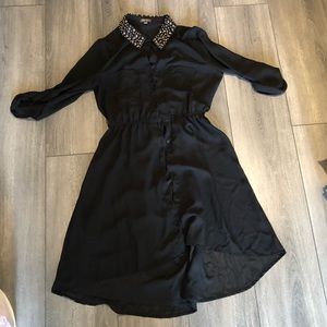 2 dresses: Black and navy